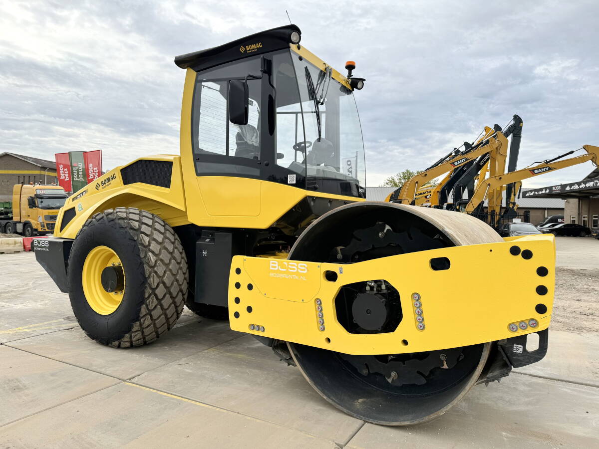 Compactor Roller, Bomag 213D, For Sell, Like New, Model 2023, Available in UAE