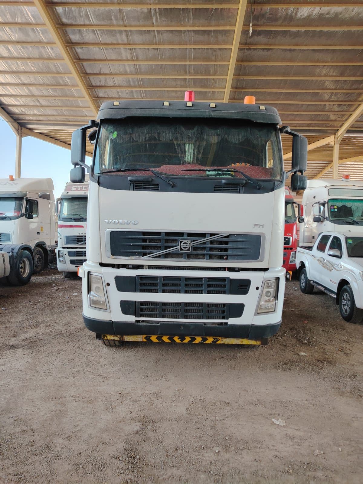 Volvo truck for sale, Riyadh, 2007 model, in good condition