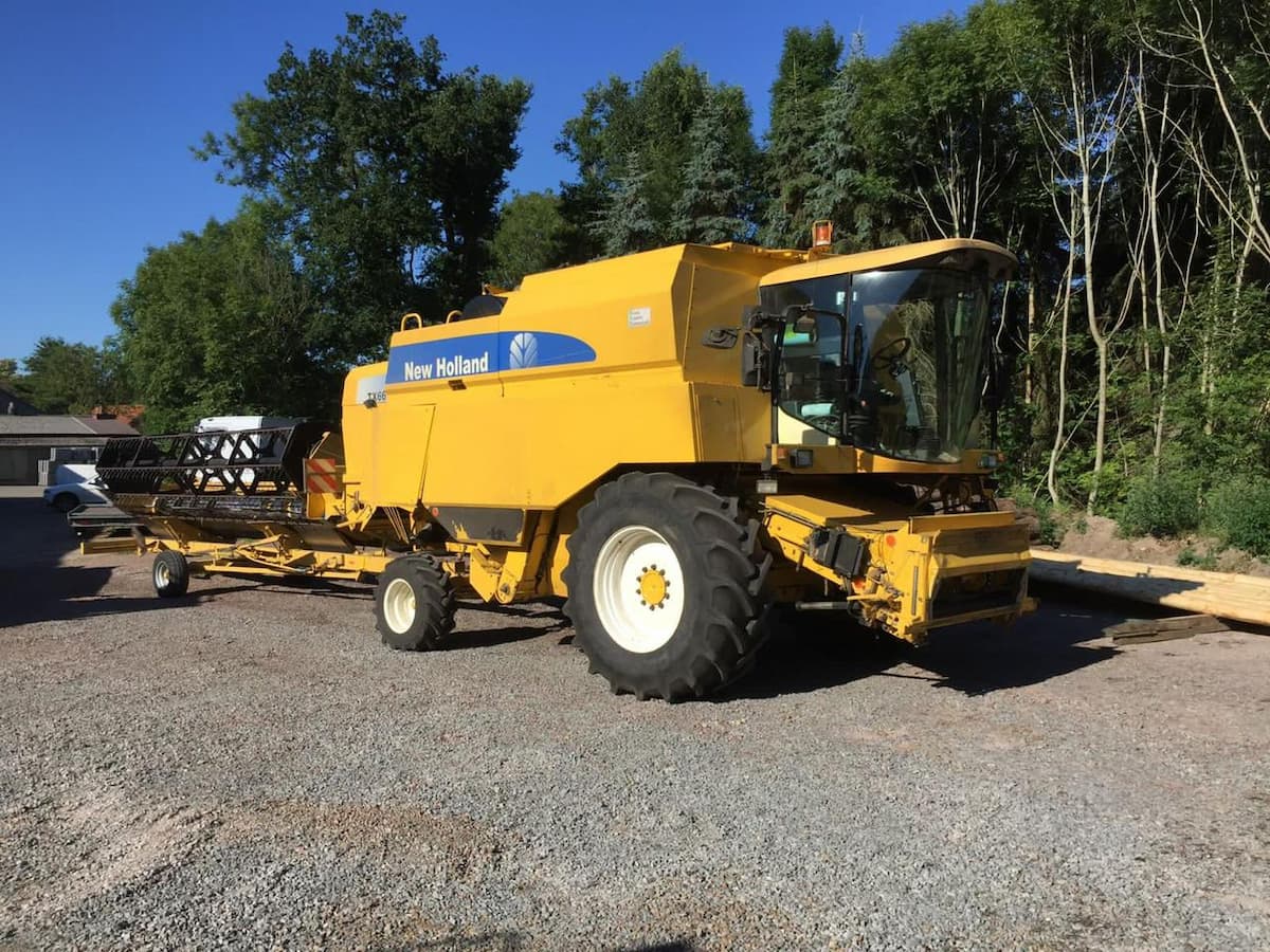 حصادة ماركة نيوهولاند, مقاس, نيوهولاند, تي اكس 65, بحالة جيدة جدا , للبيع  في الرياض, موبايل 0543021937