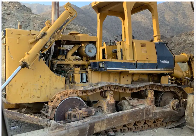 Used Crawler Bulldozers for sale in Saudi Arabia, Komatsu Bulldozer D155A for sell in Jeddah