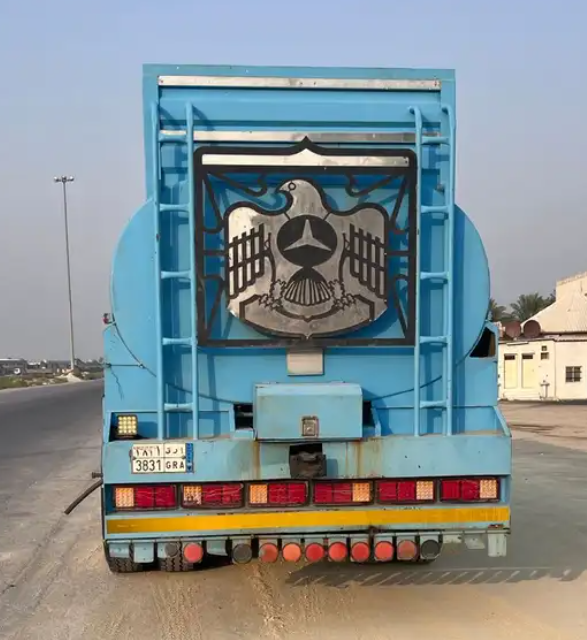 Mercedes Bouz Model 1977 for sell in Al Nairyah