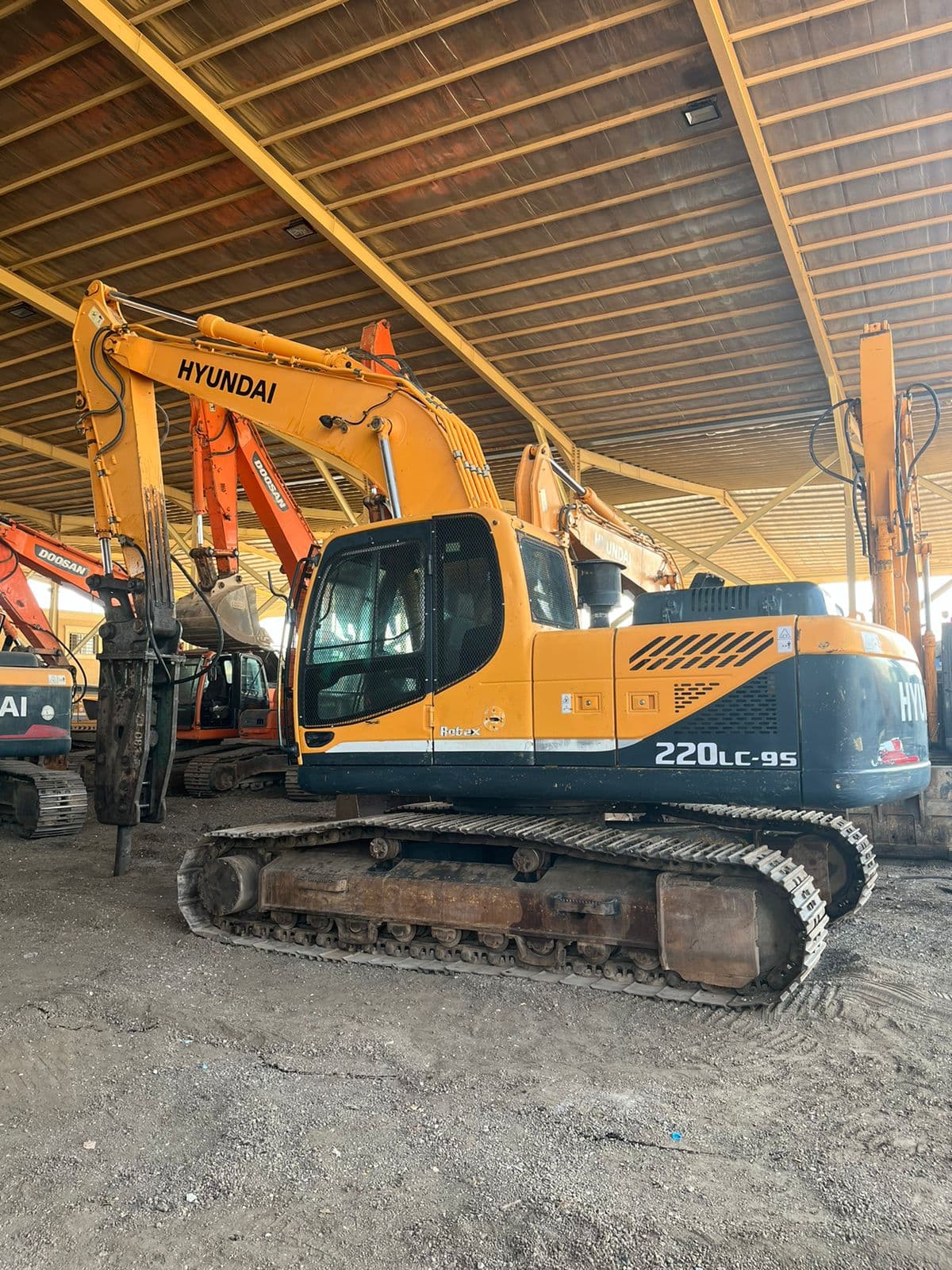 بوكلين للبيع, هونداي , موديل 2014 , متواجد في الرياض, بحالة جيدة