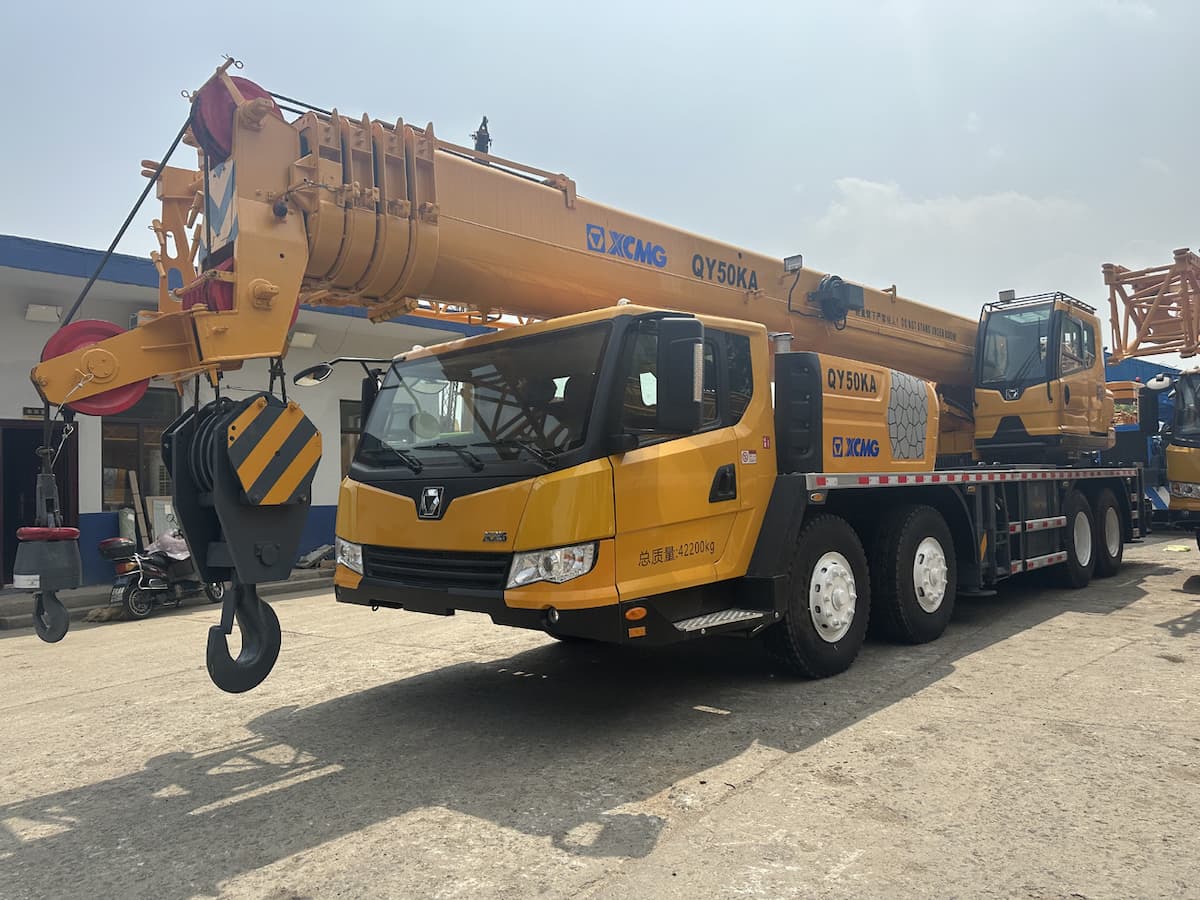 Crane XCMG for sell in Saudi Arabia, Crane 50 Ton For sell in Saudi Arabia, Mob 00966558896877