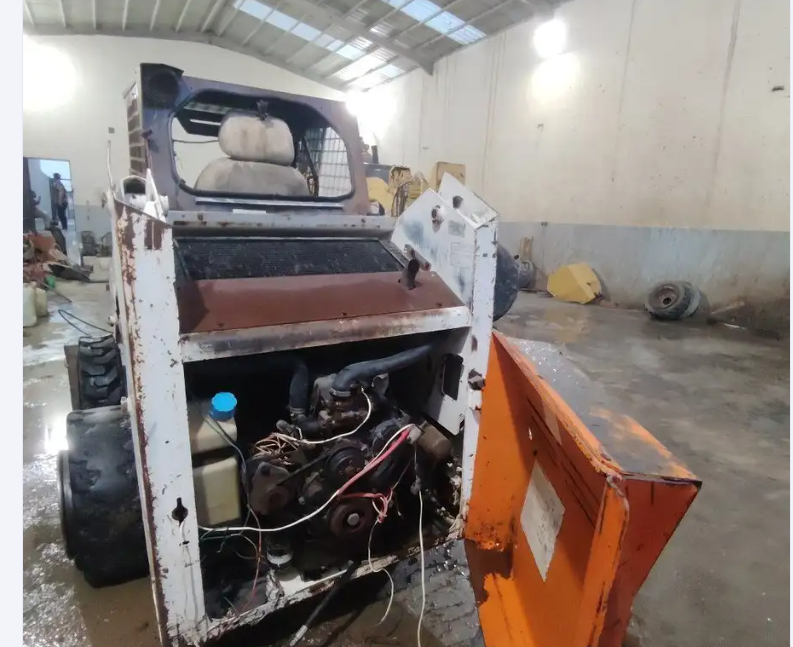 Bobcat For Sell in Saudi Arabia, Bobcat 843 for sell, Model 1998, Available in Riyadh, Mobile 00966570705592