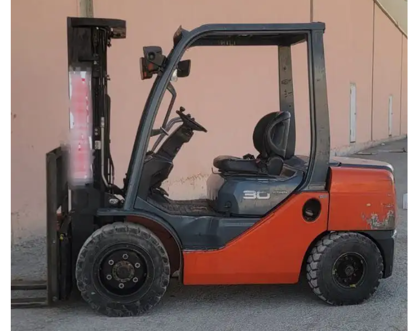 Forklift Toyota 3 Ton, Model 2012,for sell in Riyadh