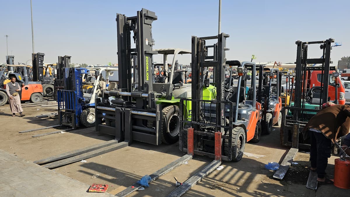 رافعه شوكيه للايجار الرياض وجميع المدن فوركلفت بجميع الاحجام يومي وشهري ومشاوير من ١طن الى ١٦ طن