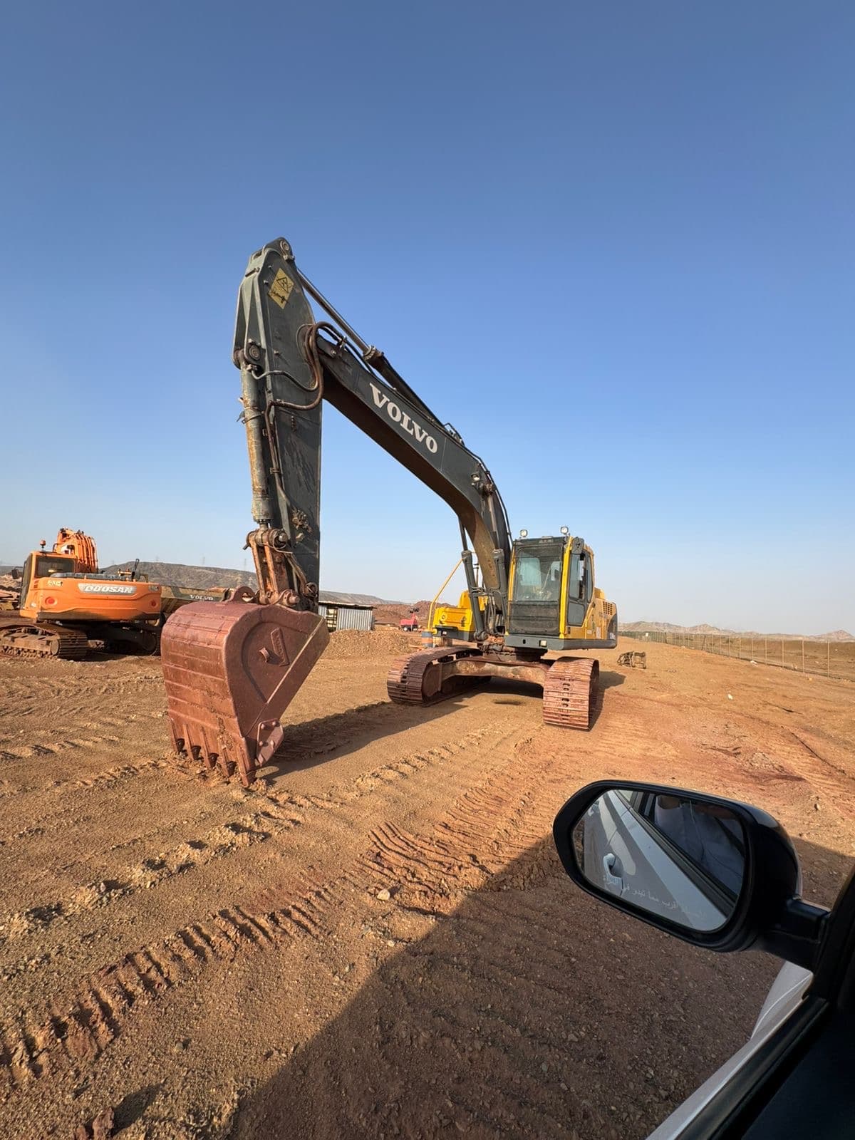 بوكلين حفار فولفو للبيع, بوكلين فولفو مقاس اي سي 210 بي للبيع في الرياض